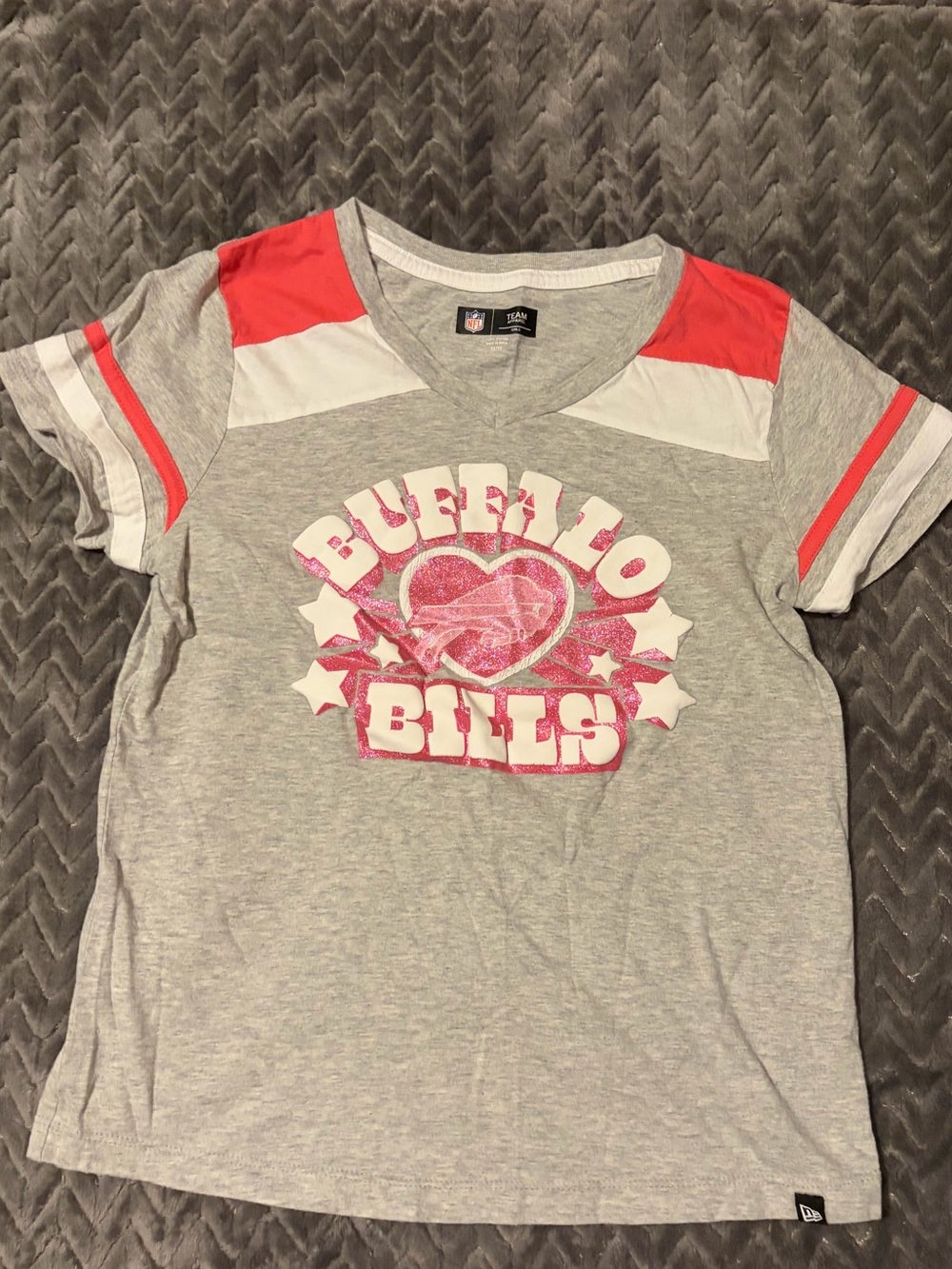 Team Apparel Gray & Pink Buffalo Bills Girls'  Tee size 10/12 can fit 7/8